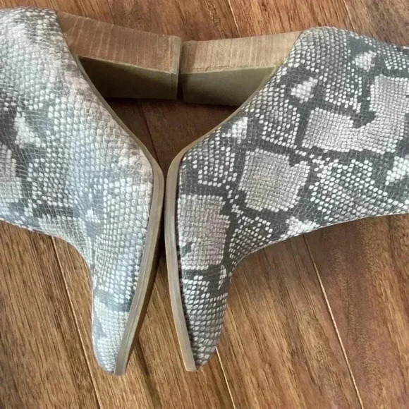 Carlos Santana Grey snakeskin Tibbie ankle boots - Picture 6 of 11